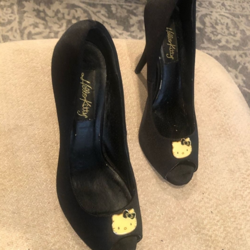 Hello kitty heels - Picture 2 of 5